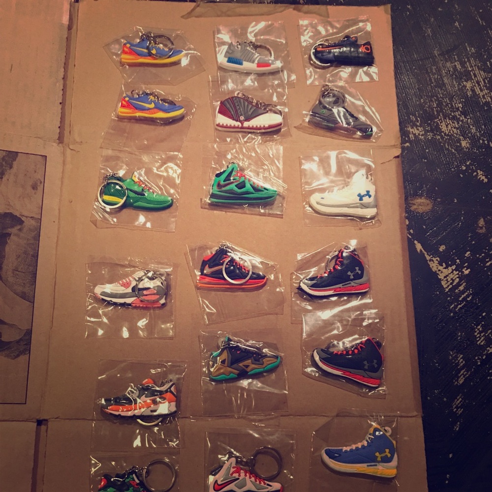 Random lot of 21 shoe key chains